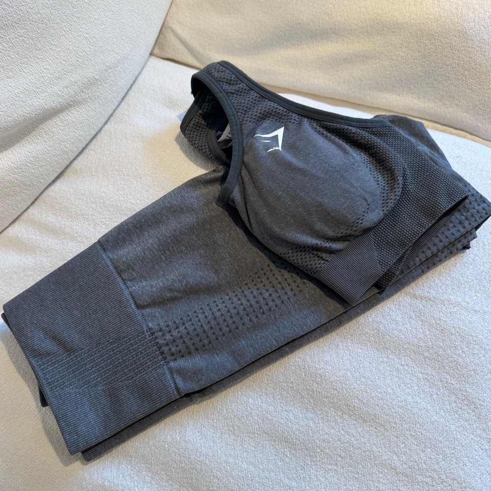 Gymshark vital Activewear Set- sports bra and leggings in gray xs